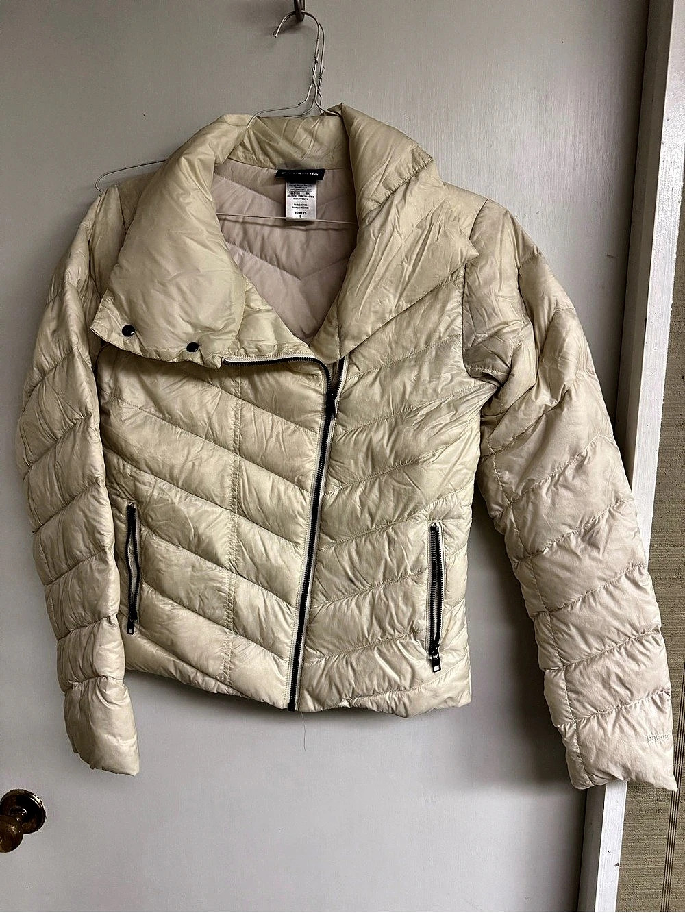 Women's Patagonia Cream Puffer Jacket Like New